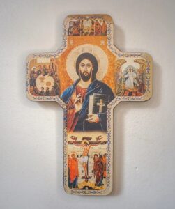 Como Incorporar o Crucifixo na Decoração de Casa com Elegância e Fé