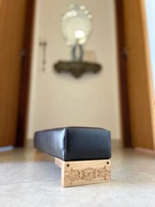 Dicas de Cuidados e Limpeza para Preservar seu Genuflexório e Banquinho de Oração